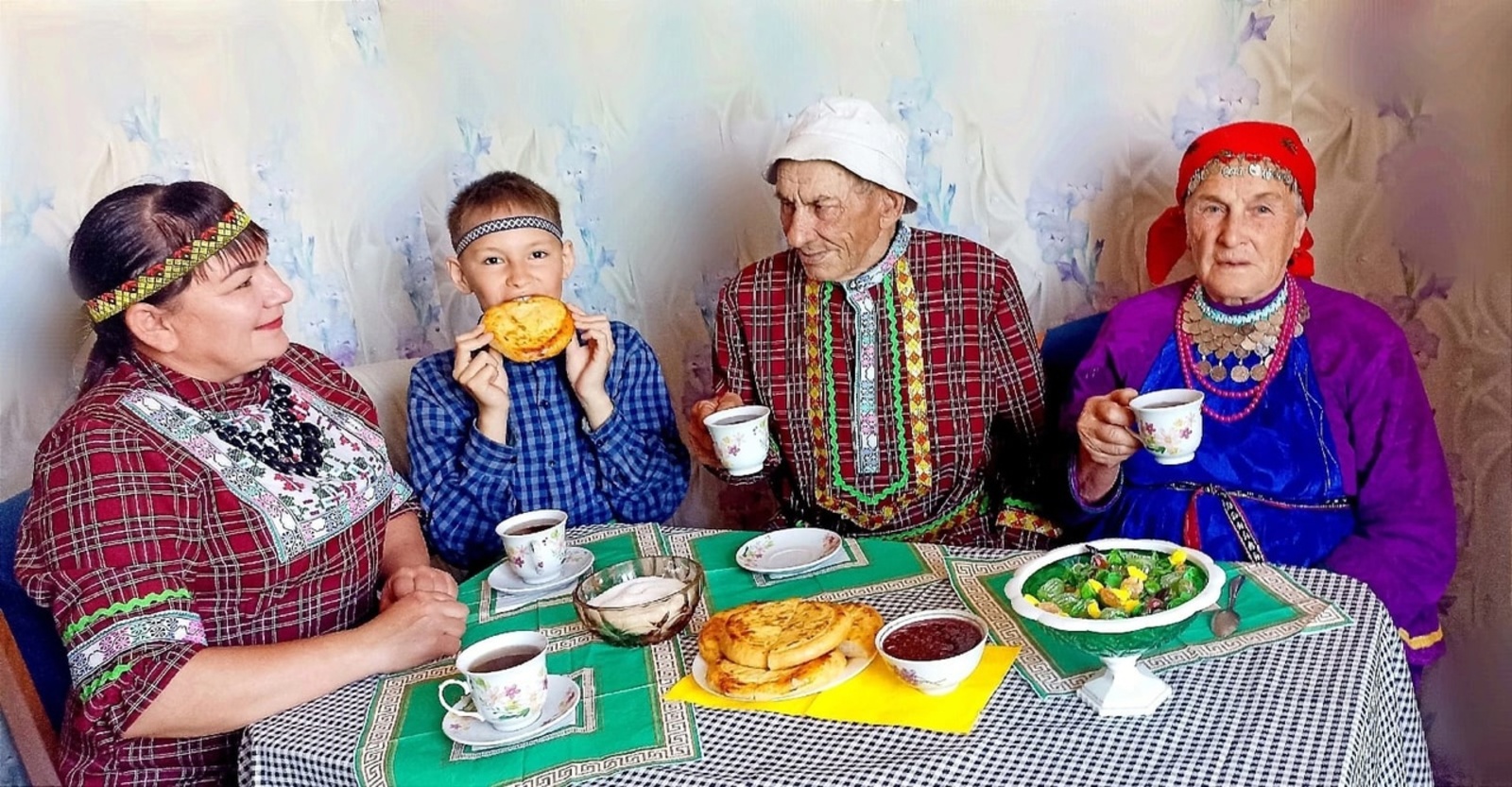 Родной дом  объединяет три семьи